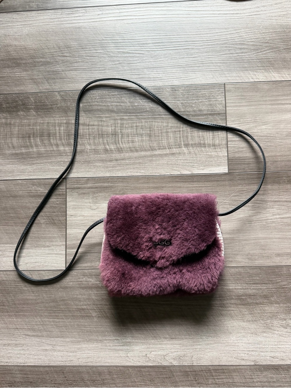 UGG Women's Plum Shearling Crossbody Bag - Picture 4 of 4